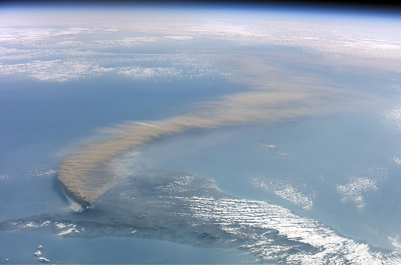 /dateien/gg62082,1271677467,800px-Etna smoke seen from space