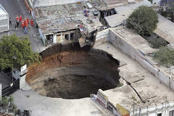 /dateien/gw34608,1275392330,uh430481275390803most-amazing-hole-in-the-world-guatemala-sink-hole