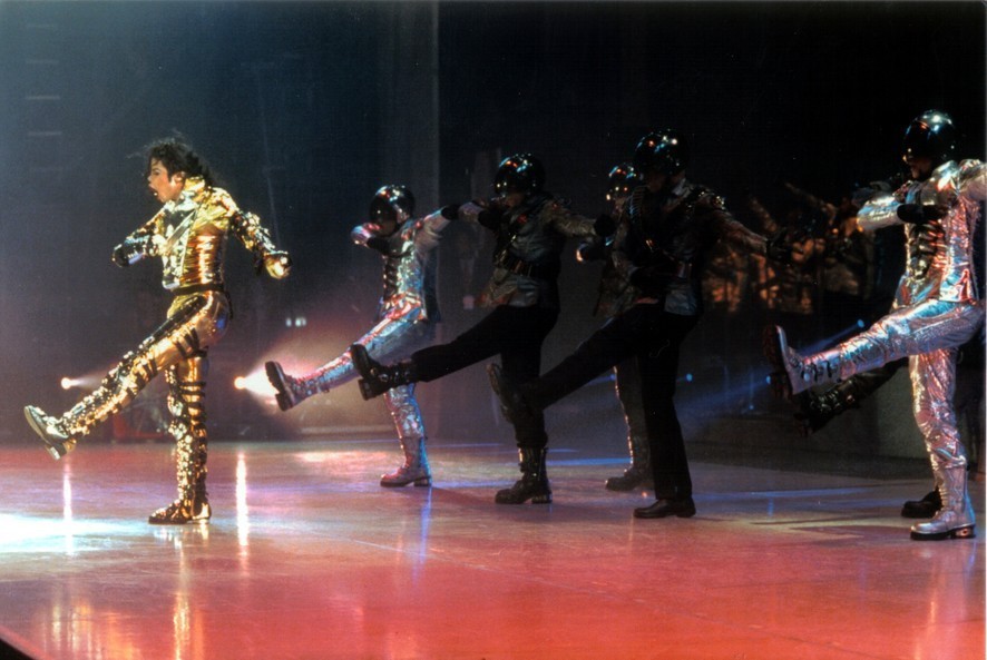 /dateien/np65701,1284200619,History-Tour-on-stage-michael-jackson-7594196-886-593
