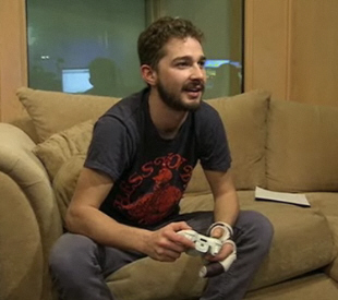 /dateien/np66944,1287912603,shia-labeouf-playing-videogame-transformers-revenge-of-the-fallen