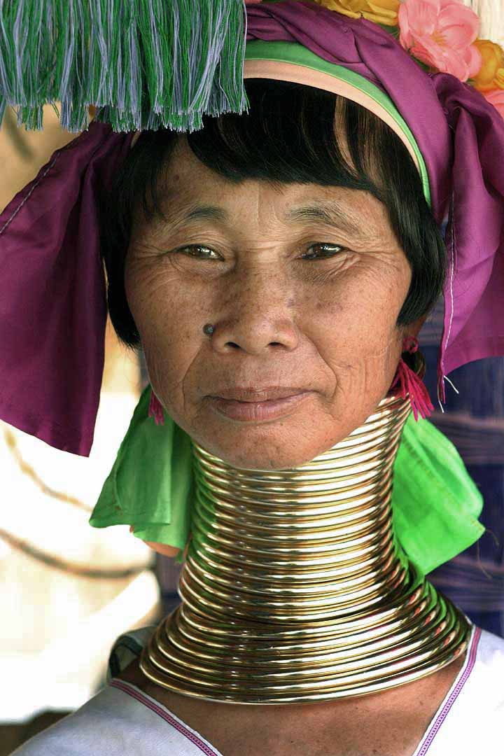 /dateien/uf44162,1274229862,Kayan woman with neck rings