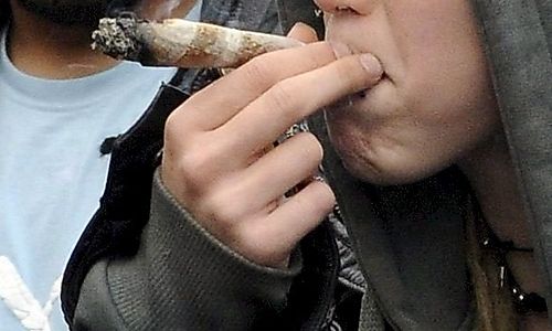 uh60967,1287985868,u_Joint_Marihuana.jpg