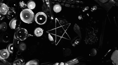 candles-gif-pentagram-star-witch-Favim.c