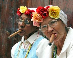 Charter-Kuba-Zigarren-rauchende-Damen