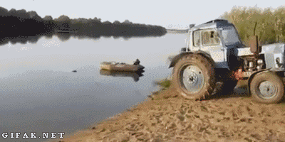 Traktor-fischt-Auto-aus-See-witzig