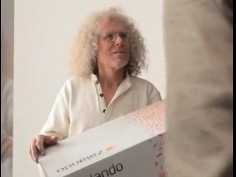 Rainer Langhans und seine Frauenkommune ownen Zalando...und alles ...