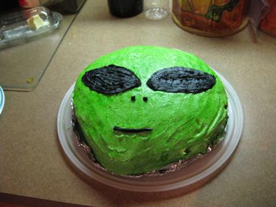 alien-head-cake-21236774