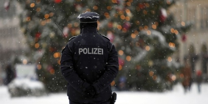 PolizeiWeihnachten.20101214-18
