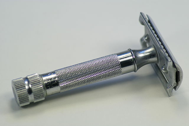 640px-Merkur heavy duty safety razor