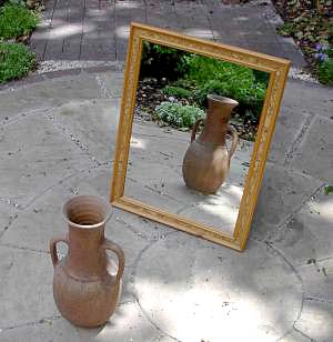 d29335 Mirror-vase