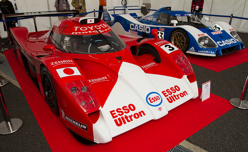 800px-Toyota GT-One TS020 and TS010 fron