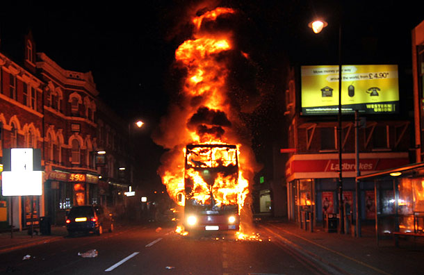 burn-bus-London2Briot2Bphoto2BMark2BDugg