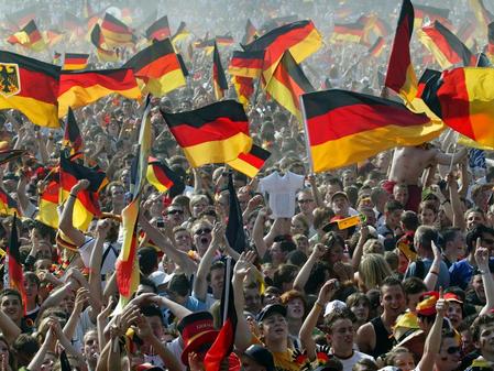 WM-2014-Deutschland-Flagge-hoch-im-Kurs 