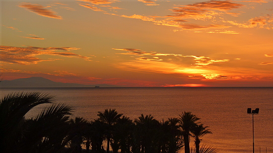 Sonnenaufgang-am-Mittelmeer-bei-Malaga