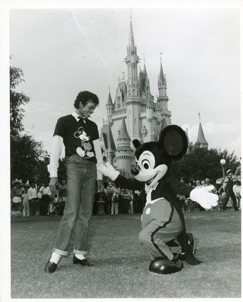 Michael-and-Mickey-Mouse-michael-jackson