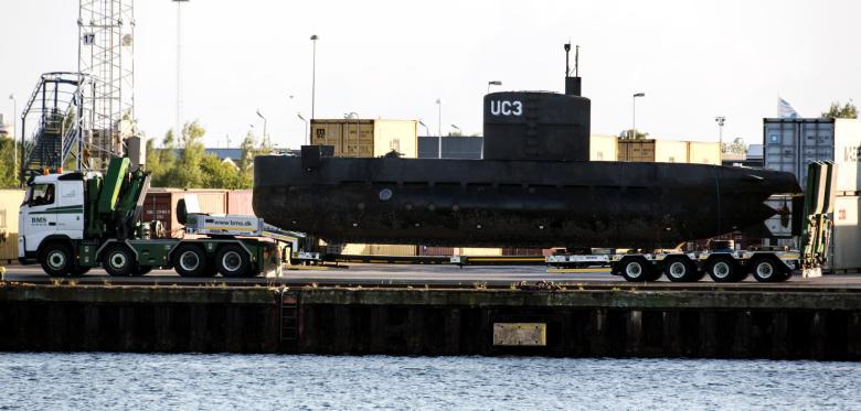 Submarine-Towed-To-Copenhagen-Harbor-3