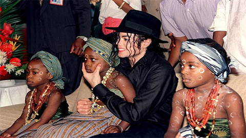 Michael-Jackson-On-A-Visit-To-Ivory-Coas