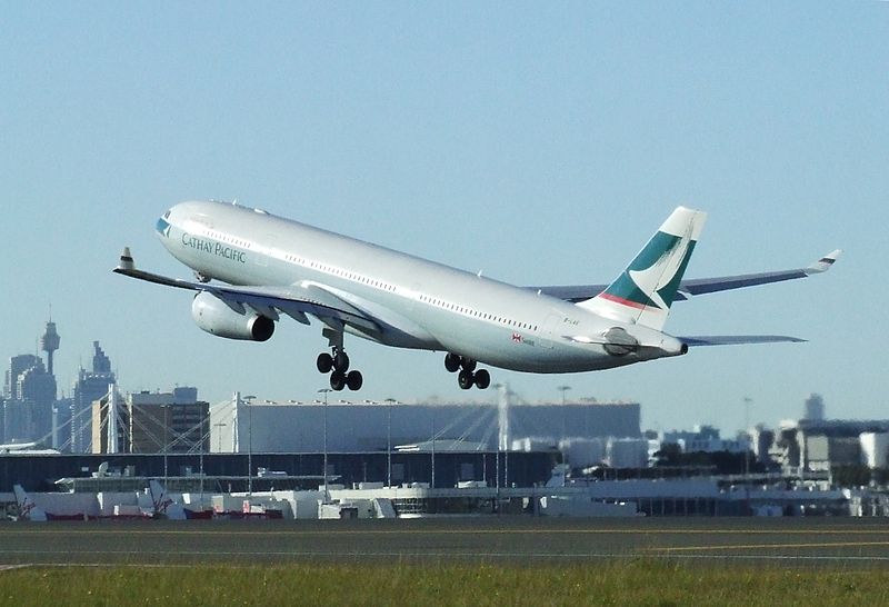 800px-Cathay Pacific A330-300 B-LAE SYD 