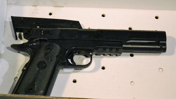 cleveland-polizei-spielzeugpistole-540x3