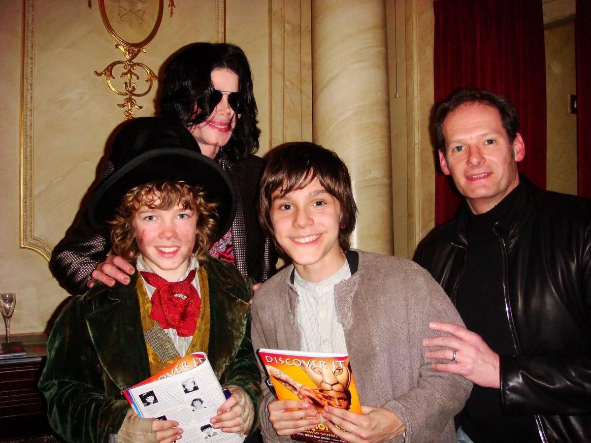 /dateien/np62480,1280077794,np625511280055068MJ-And-Oliver-cast-March-2009-michael-jackson-10710011-1600-1200