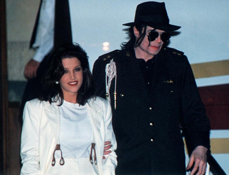 /dateien/np62551,1287655264,97090 michael-jackson-and-ex-wife-lisa-marie-in-budapest-on-august-6-1994
