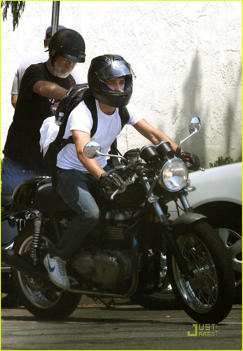 /dateien/np66944,1289588592,shia-labeouf-motorcycle-01