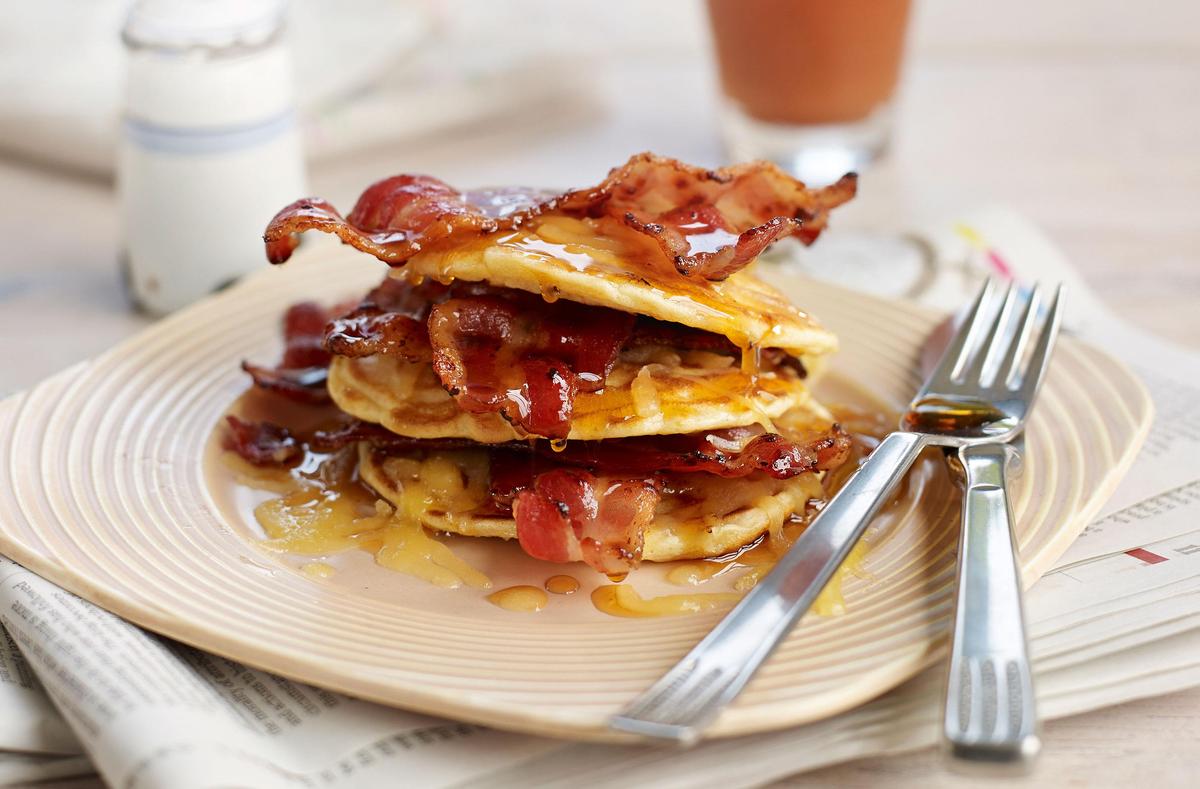 Bacon-and-maple-syrup-pancakes-1