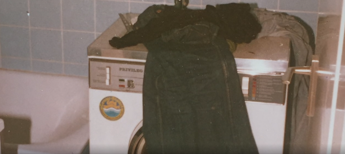 Waschmaschine mit Bekleidung von Zeljka