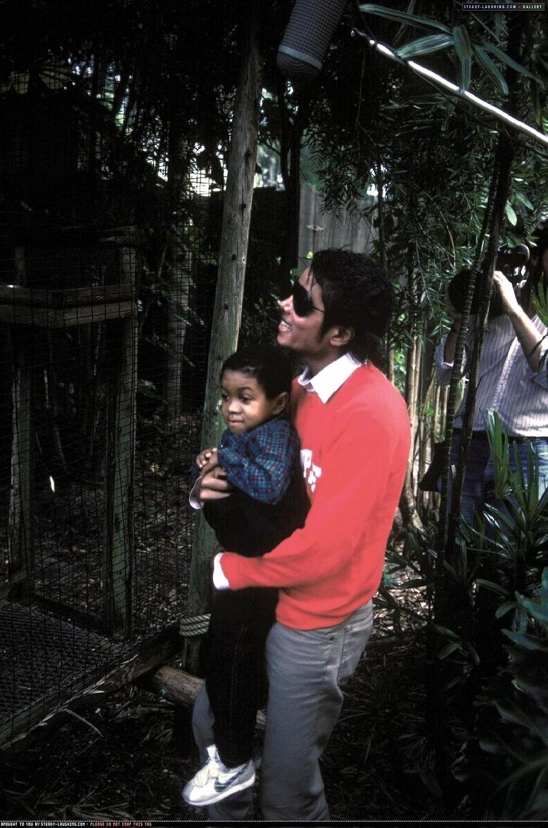 MJ-Disney-World-Visit-1984-michael-jacks