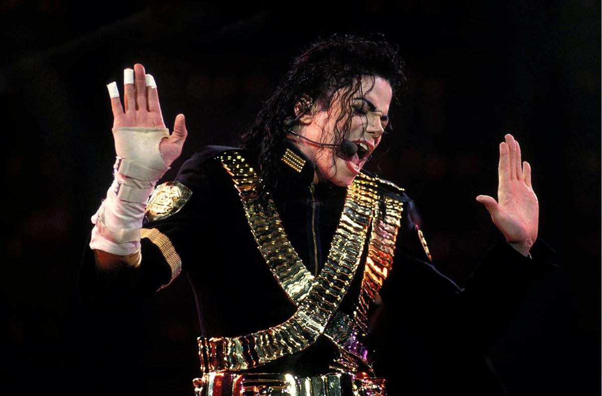 Michael-Jackson-michael-jackson-9049857-