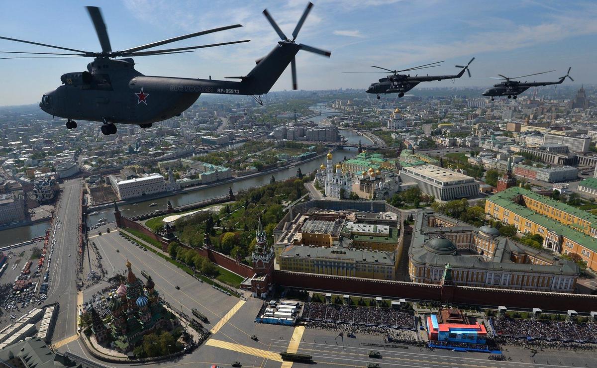 Russian Air Force helicopters over Red S