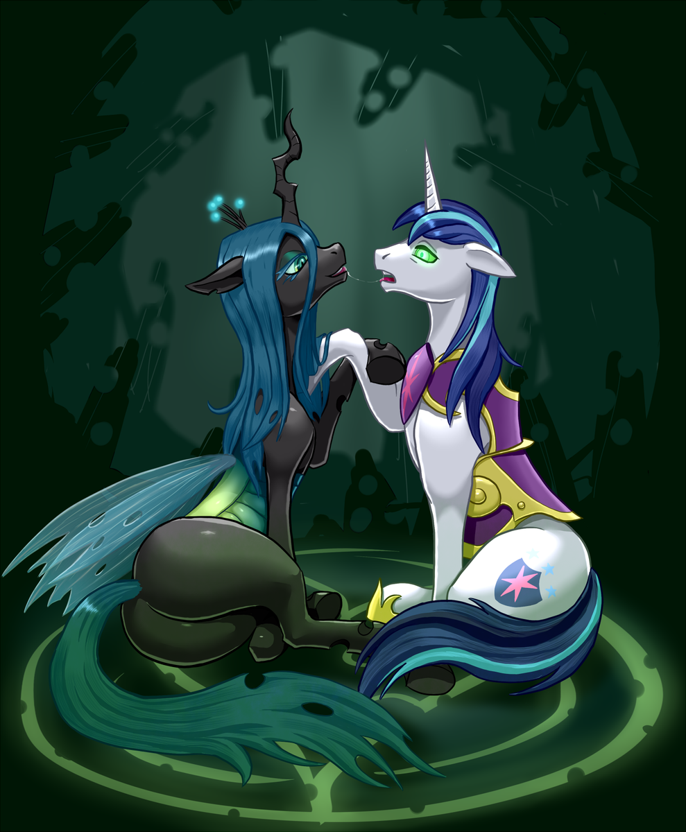 Queen Chrysalis kissing a mind controlle