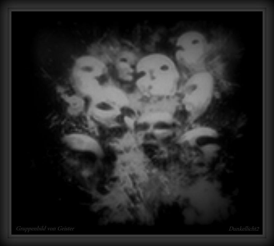 28c06c Gruppenbild von Geister - Dunkell