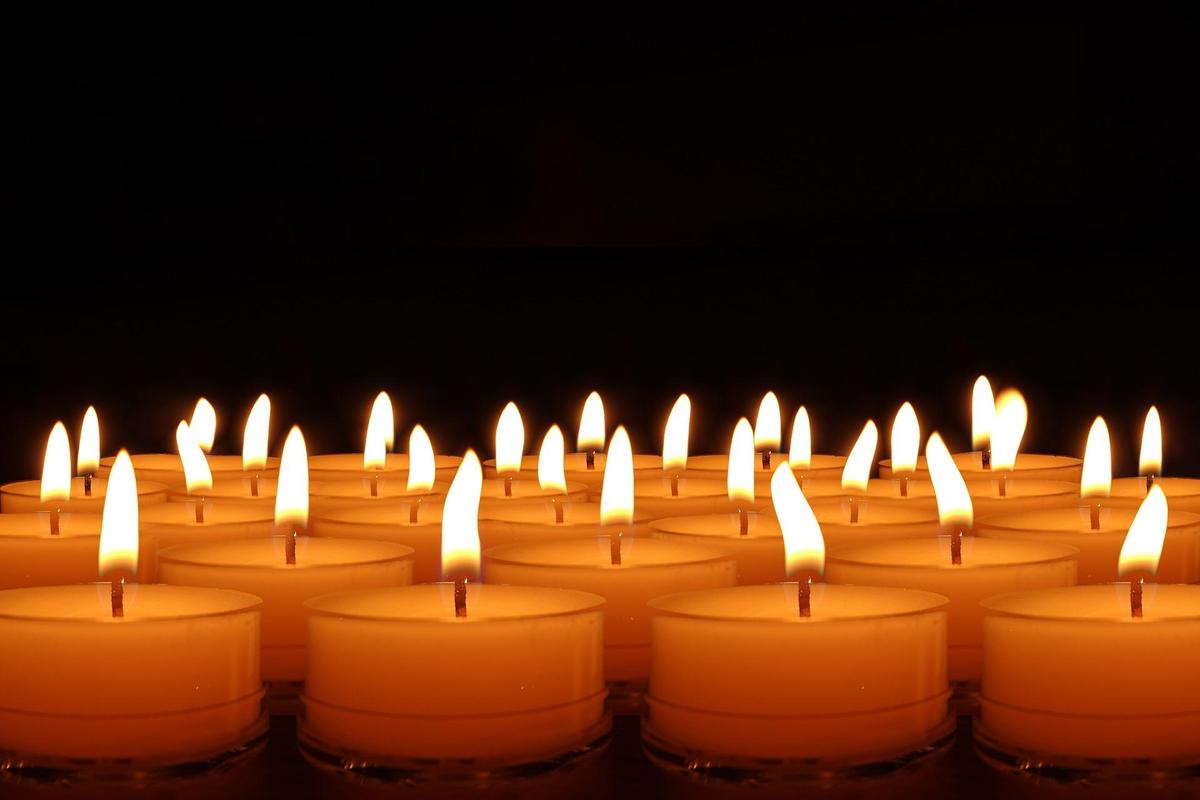 candles-492171 1920