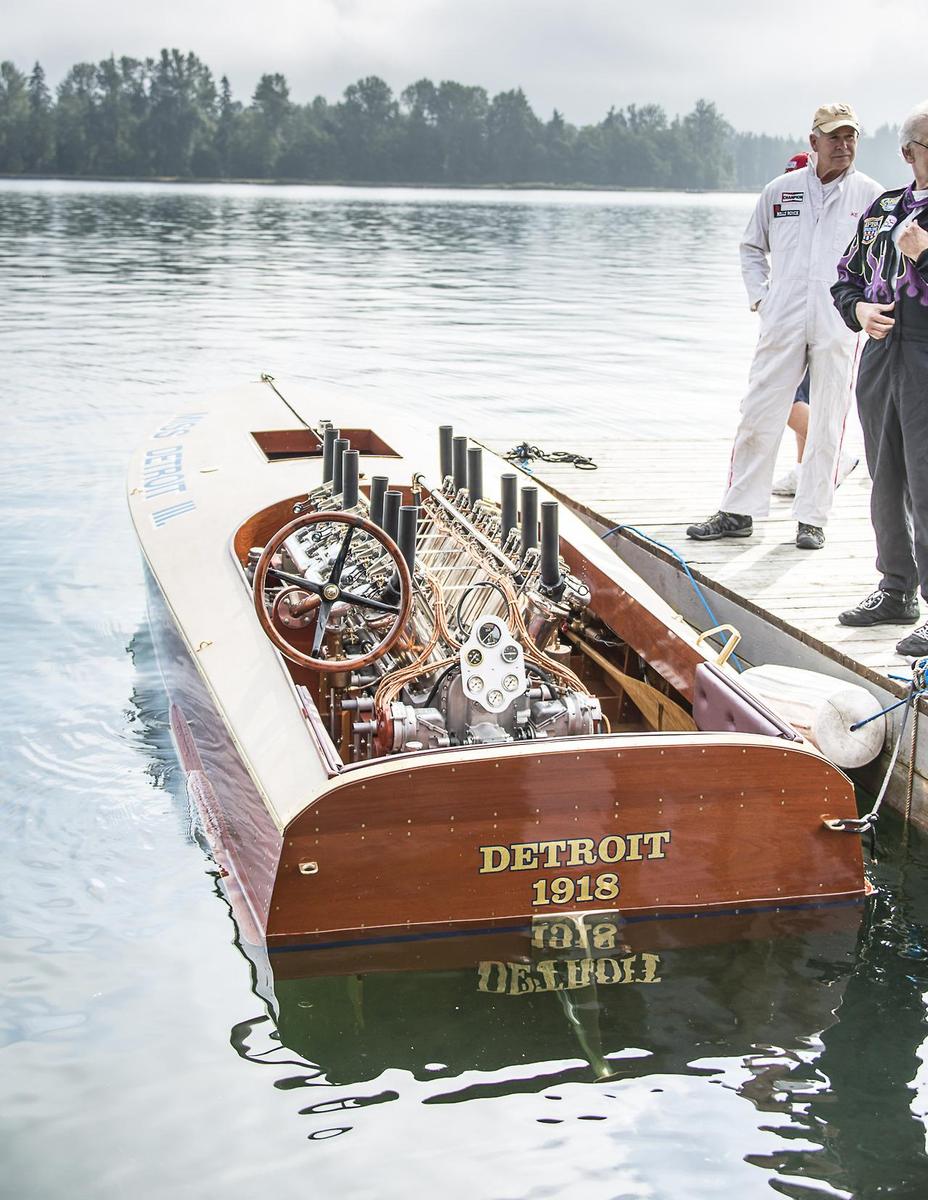 Miss Detroit 1918-wooden speedboat w Cur