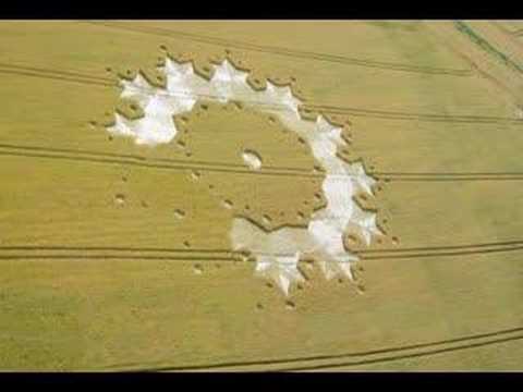 Youtube: Amazing video of a #cropcircle forming as #alien #ufo Orb flies over field #ovni CGI Lightwave 3D
