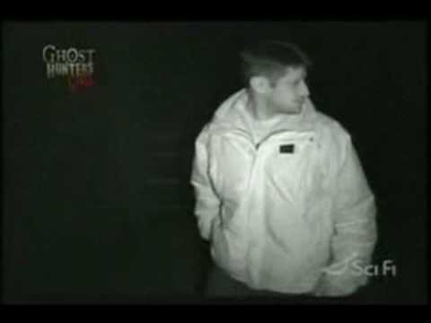 Youtube: Ghost Hunters Live '08 - Grant's coat gets pulled! - Close Analysis