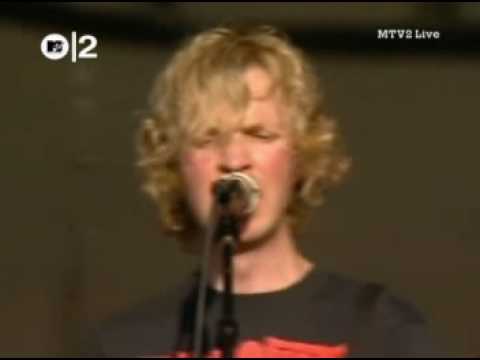 Youtube: Beck - Loser (Live 2003)