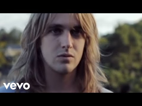 Youtube: The Naked And Famous - Young Blood