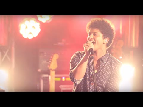 Youtube: Bruno Mars - Locked Out Of Heaven (from La Maroquinerie in Paris) (Official Live Performance)