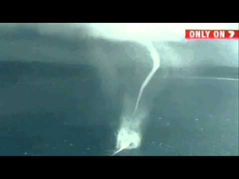 Youtube: Tornado with waterspout / Tornado mit Wasserhose