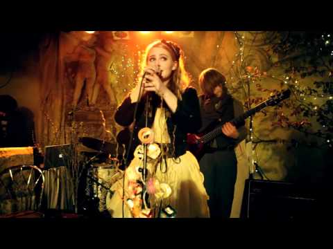 Youtube: Mia Diekow mit "Kuss" (a.k.a "Gute Sachen") live in der Prinzenbar