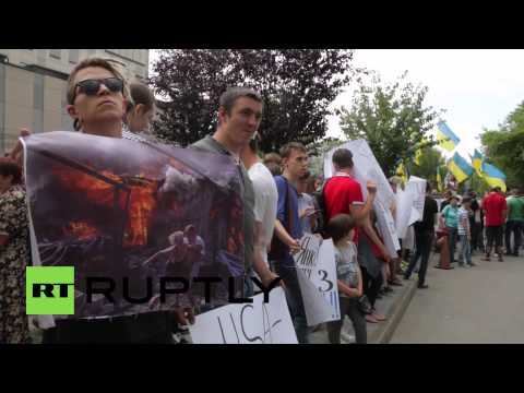 Youtube: Ukraine: Protesters call on US to "get out of Ukraine"