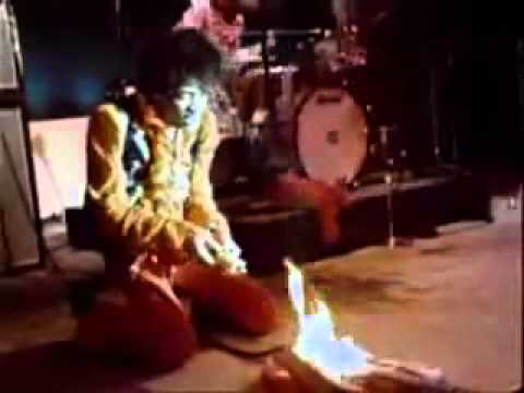 Youtube: Jimi Hendrix Sets Guitar On Fire at Monterey Pop Festival 1967 - YouTube.flv