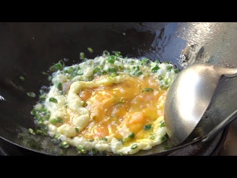 Youtube: Taiwanese Egg Fried Rice / 台式蛋炒飯 - Wok Skills in Taiwan