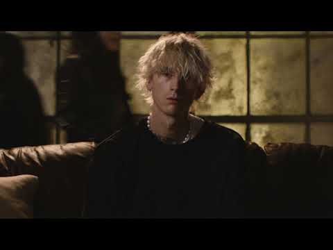 Youtube: Machine Gun Kelly - lonely (Official Visualizer)