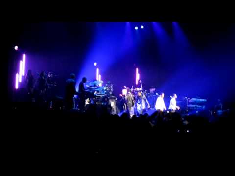 Youtube: The Jacksons Unity Tour 2012 Canada ( Can't let Her Get Away)