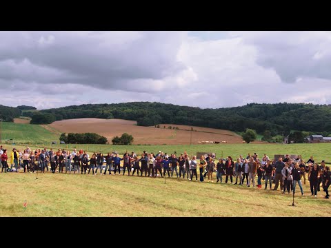 Youtube: Bruce Springsteen "Waitin' on a sunny day" - Over 200 Belgian musicians play for Bruce Springsteen