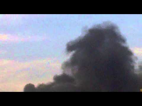 Youtube: شام ريف دمشق المعضمية تصاعد سحب الدخان جراء تفجير في الفرقة الرابعه 23 101 2012