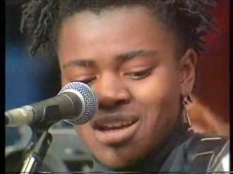 Youtube: Tracy Chapman - Fast Car (Nelson Mandela 70th Tribute Concert, Live 1988)